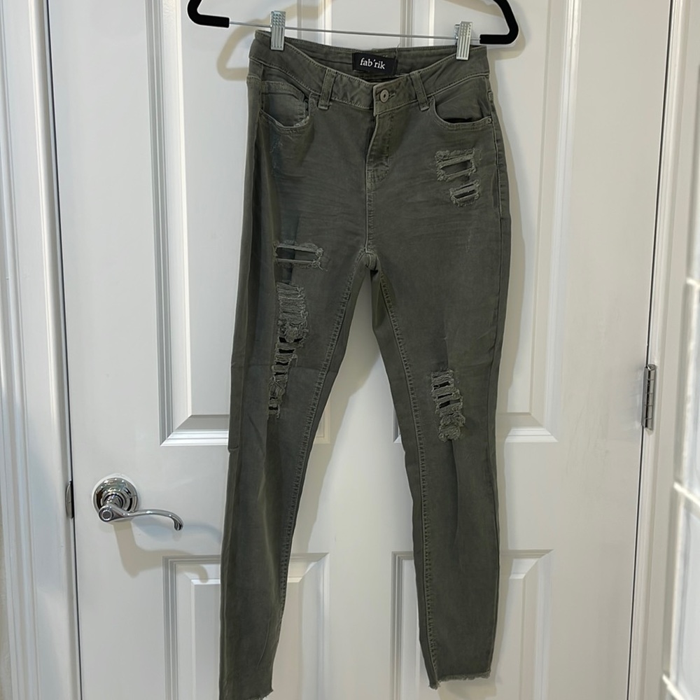 Fab’rik skinny distressed denim (junior size 9, adult 4)
